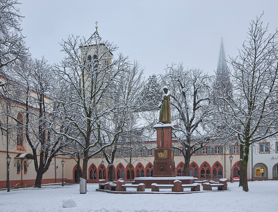View of the town hall square with fountain in snow, Freiburg, Breisgau, Southern Black Forest, Black Forest, Baden-Wuerttemberg, Germany, Europe