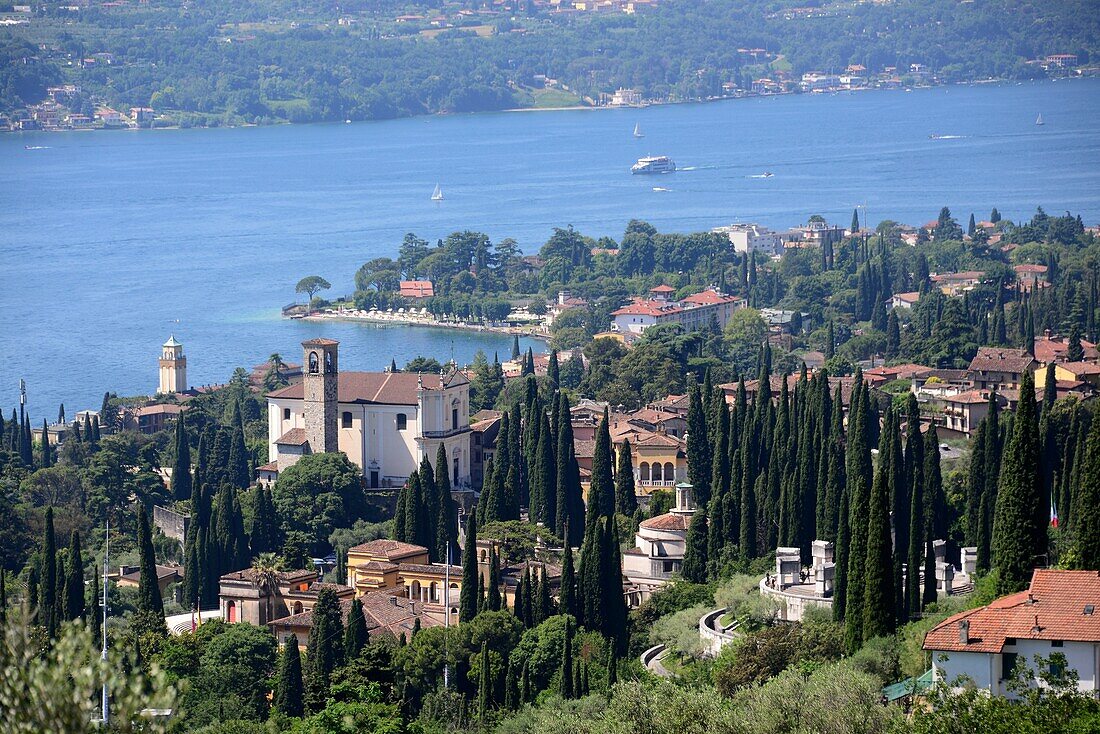 Blick über Gardone, Westufer, Gardasee, Lombardei, Italien