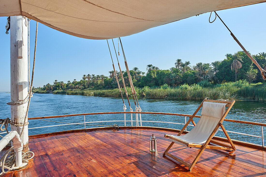 Liegestuhl auf Schiffsdeck, Nil, Ägypten