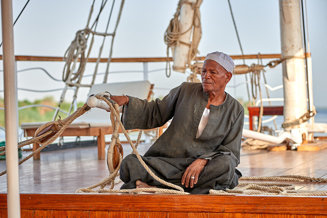 Seemann auf dem Boot, Nil, Ägypten