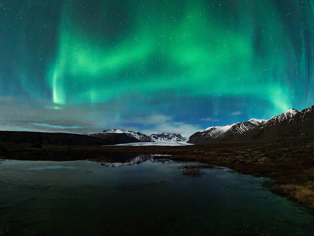 Northern lights over Skaftafellsjokull, Aurora borealis, South Iceland, Europe