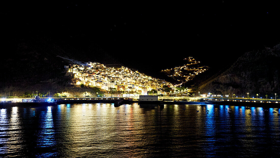 Hafeneinfahrt in das nächtliche Santa Cruz, Teneriffa, Kanaren, Europa