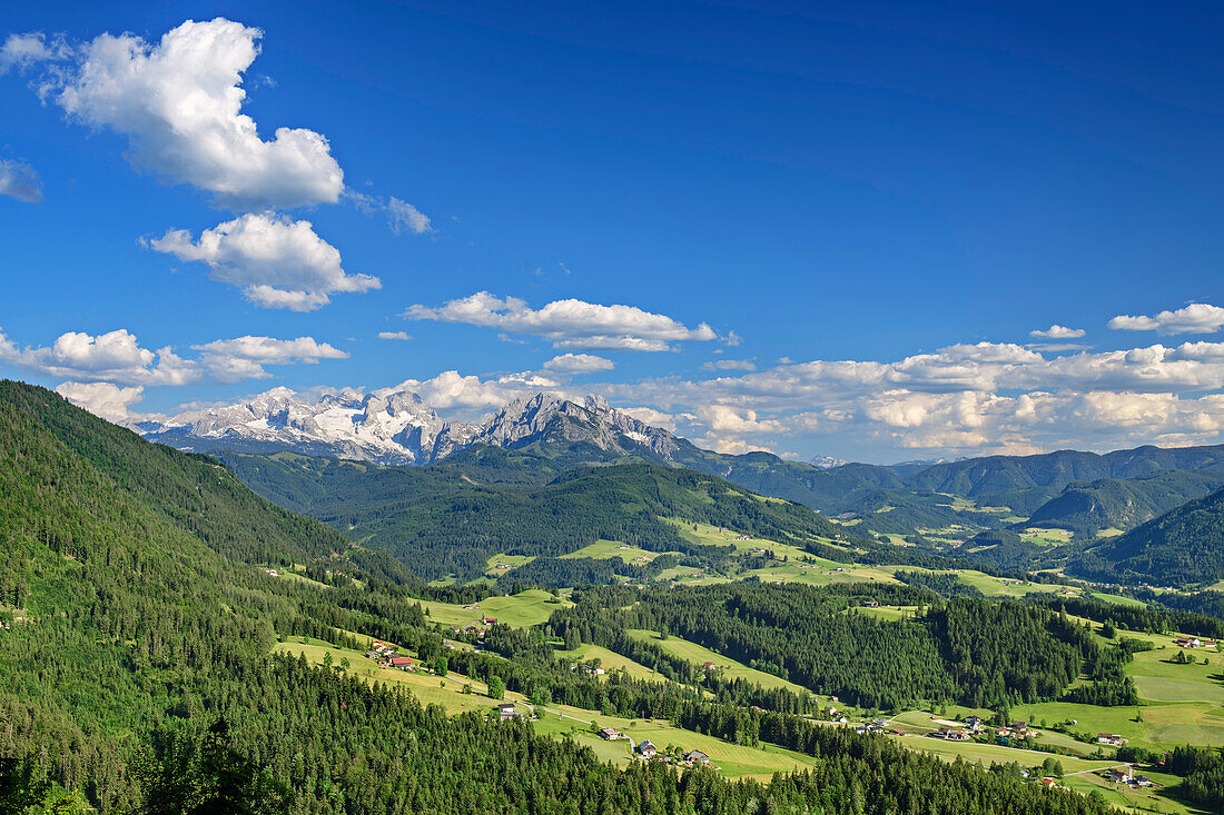 Dachstein und Gosaukamm von der Postalmstraße, Postalmstraße, Salzburg, Österreich