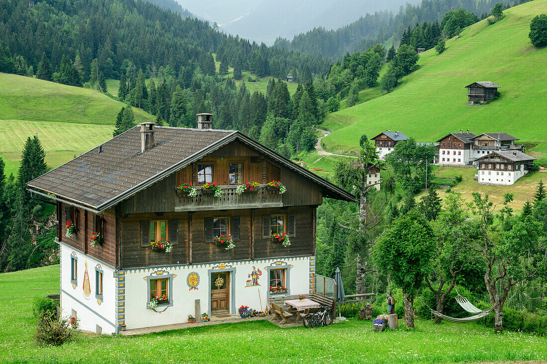 Bauernhaus im Lesachtal, Maria Luggau, Lesachtal, Karnische Alpen, Kärnten, Österreich