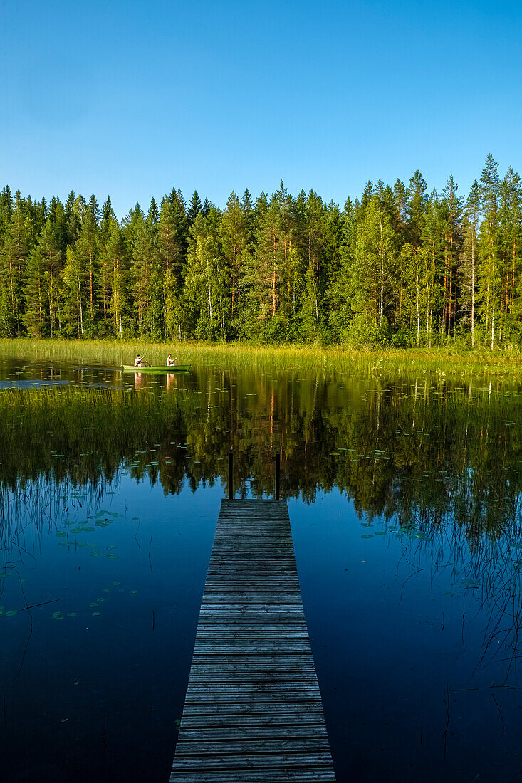 Kanu am Campingplatz Sulkavan Oravanpesät, Zwischen Juva und Sulkava führt die bekannte Kanutour Eichhörnchen Tour (Oravareitti) entlang, Finnische Seenplatte, Finnland