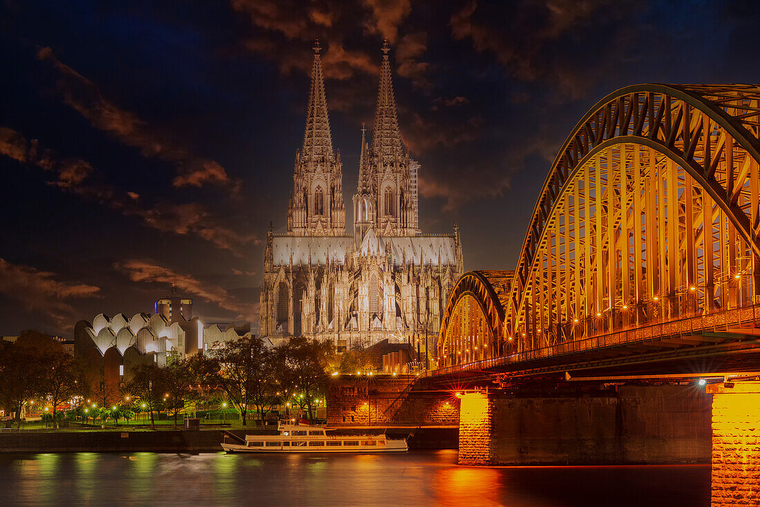 Hohenzollern Bridge, Cologne Cathedral, Cologne, North Rhine-Westphalia, Germany, Europe