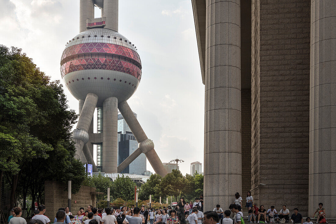 Oriental Pearl Tower in Pudong, Pudong, Shanghai, People's Republic of China, Asia