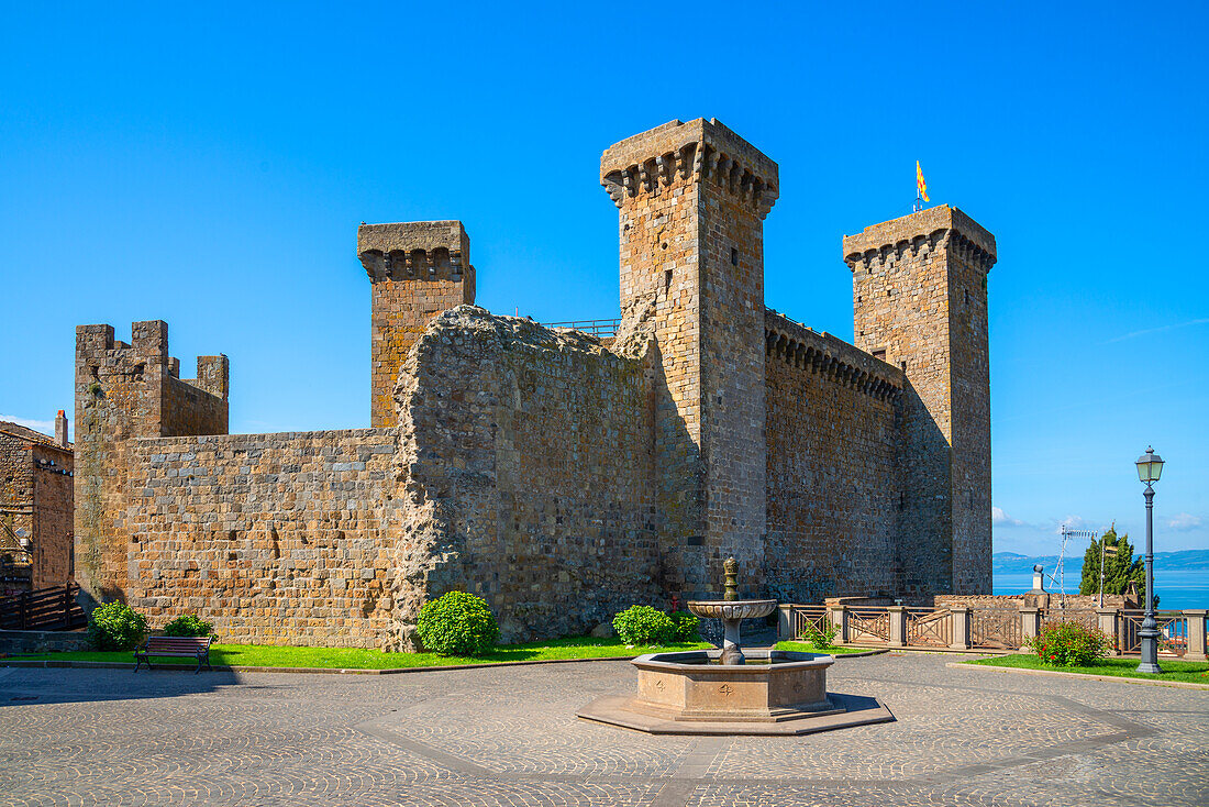 Burg Rocca Monaldeschi della Cervara, Bolsena, Lago di Bolsena, Provinz Viterbo, Latium, Italien