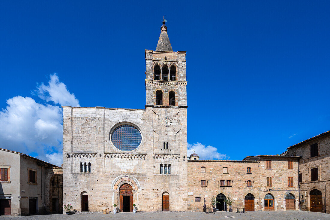 Die Chiesa San Michele Arcangelo in Bevagna, Provinz Perugia, Weinstraße Sagrantino, Umbrien, Italien
