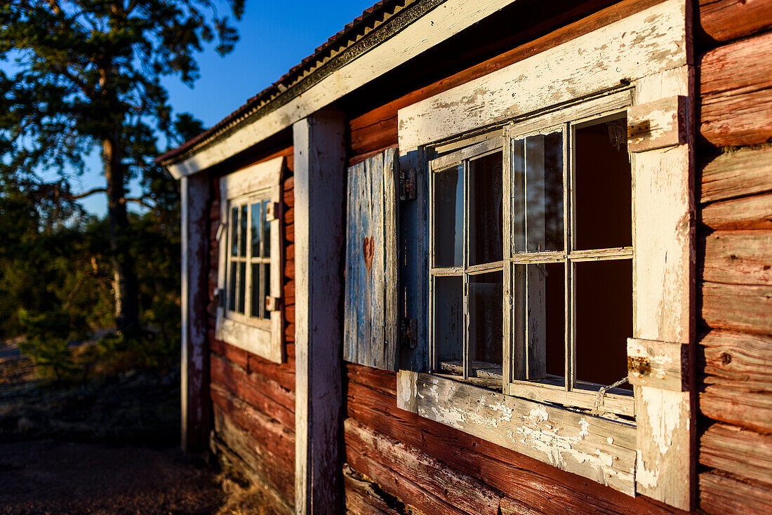 Geta: viewpoint, old wooden house, Ahland, Finland