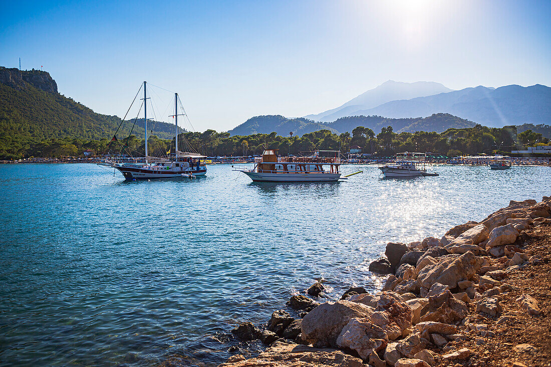 Die Küste am Yoruk Park in Kemer, Provinz Antalya, Türkei