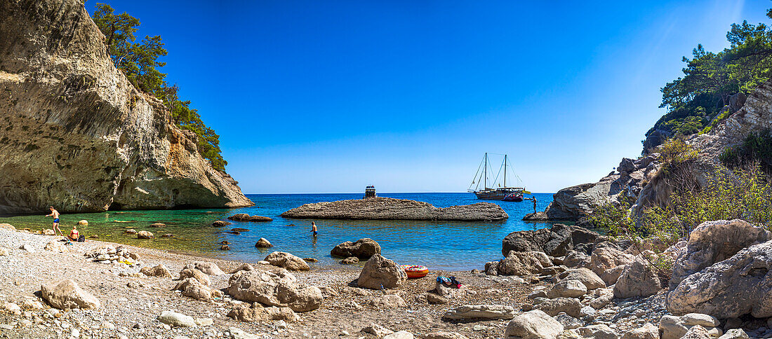 Eine Bucht in der Nähe von Kiris bei Kemer, Provinz Antalya, Türkei
