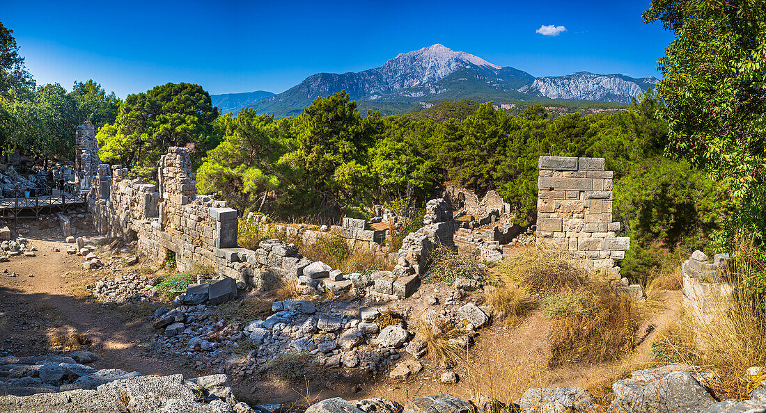 Das Bühnenhaus von Theater von Phaselis, antike Stadt an der Küste, Provinz Antalya, Türkei