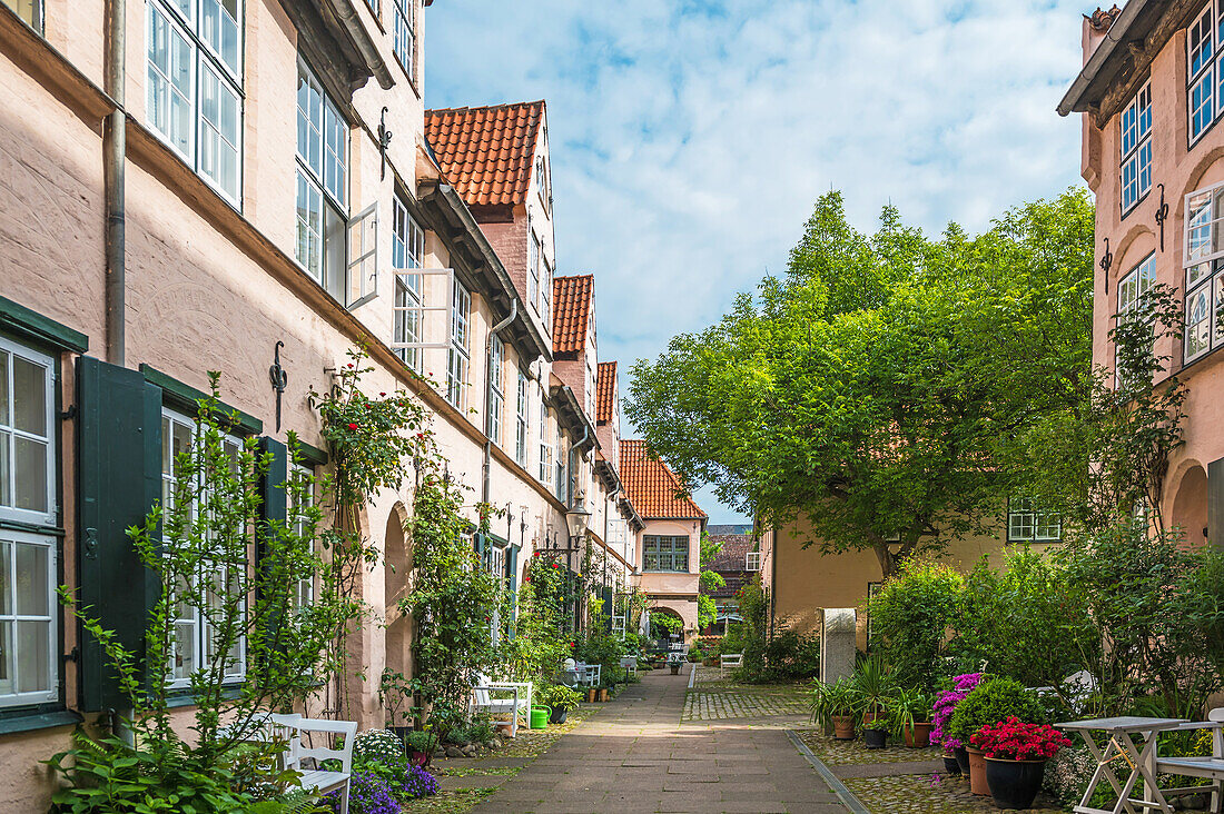 View into the Füchtingshof in Lübeck, aisles and courtyards, Lübeck, Hanseatic City, Schleswig-Holstein, Germany