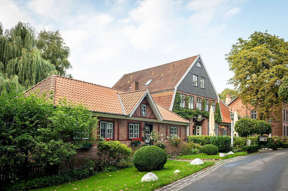 Blick auf das Wirtshaus "Ole Liese" auf Gut Panker,  Panker, Lütjenburg, Kreis Plön, Hohwachter Bucht, Probstei