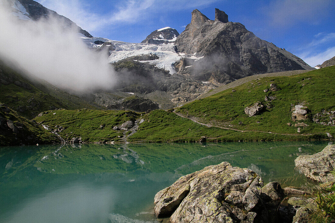 Idyllic mountain Lake Oberhornsee, Canton of Berne, Switzerland