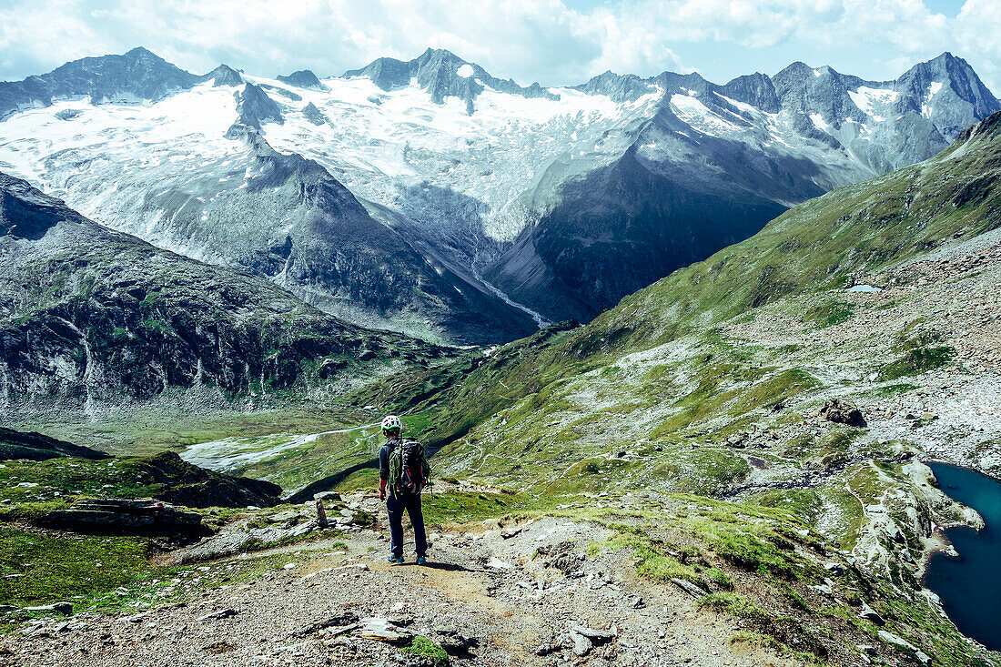 Kletterer beim Abstieg von der Zsigmondyspitze in den Zillertaler Alpen, alpine Kletterroute, Tirol, Österreich