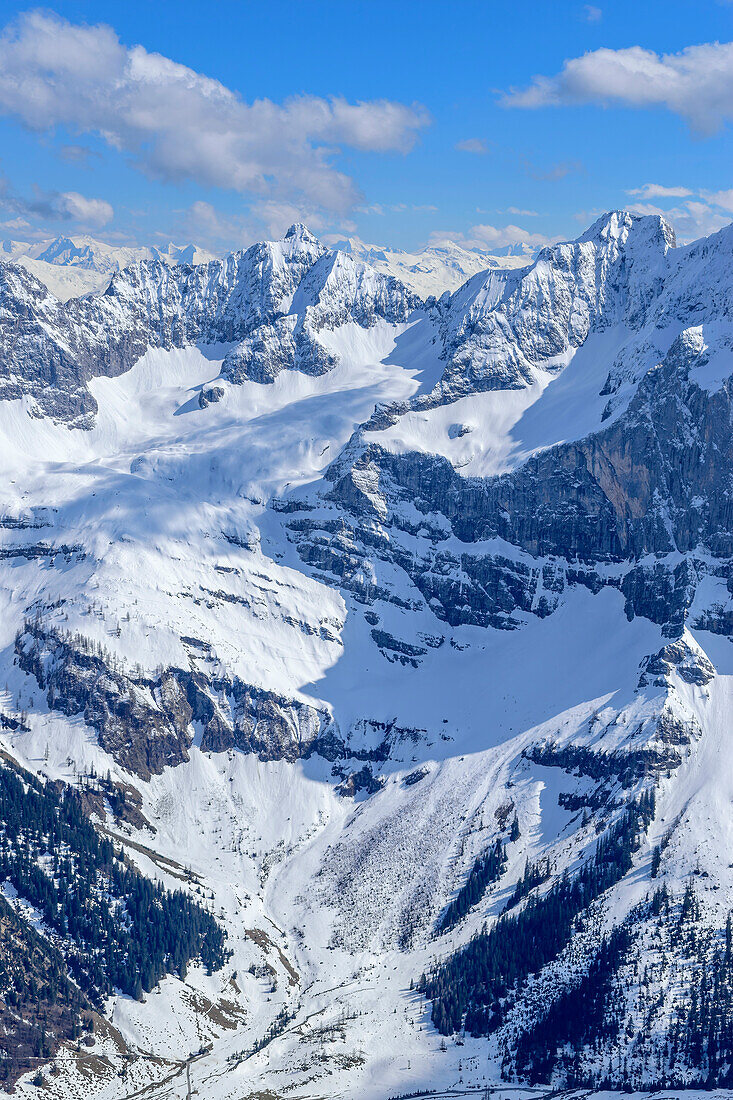 View of snowy Hochglück and Eiskarlspitze, from Gamsjoch, Karwendel, Karwendel Nature Park, Tyrol, Austria