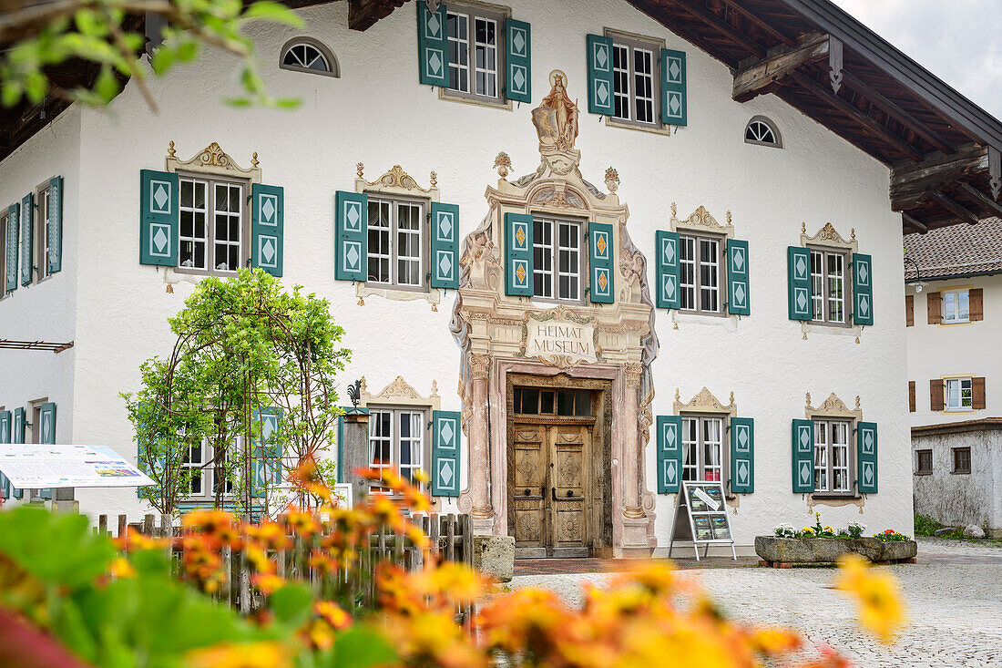 Bauernhaus mit Lüftlmalerei, Heimatmuseum, Prien am Chiemsee, Oberbayern, Bayern, Deutschland 