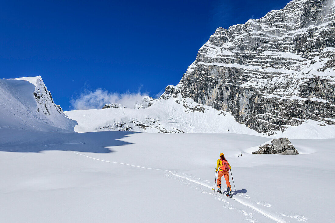 Woman on ski tour climbs into Watzmannkar, Watzmannkar, Fifth Watzmannkind, Berchtesgaden Alps, Berchtesgaden National Park, Upper Bavaria, Bavaria, Germany