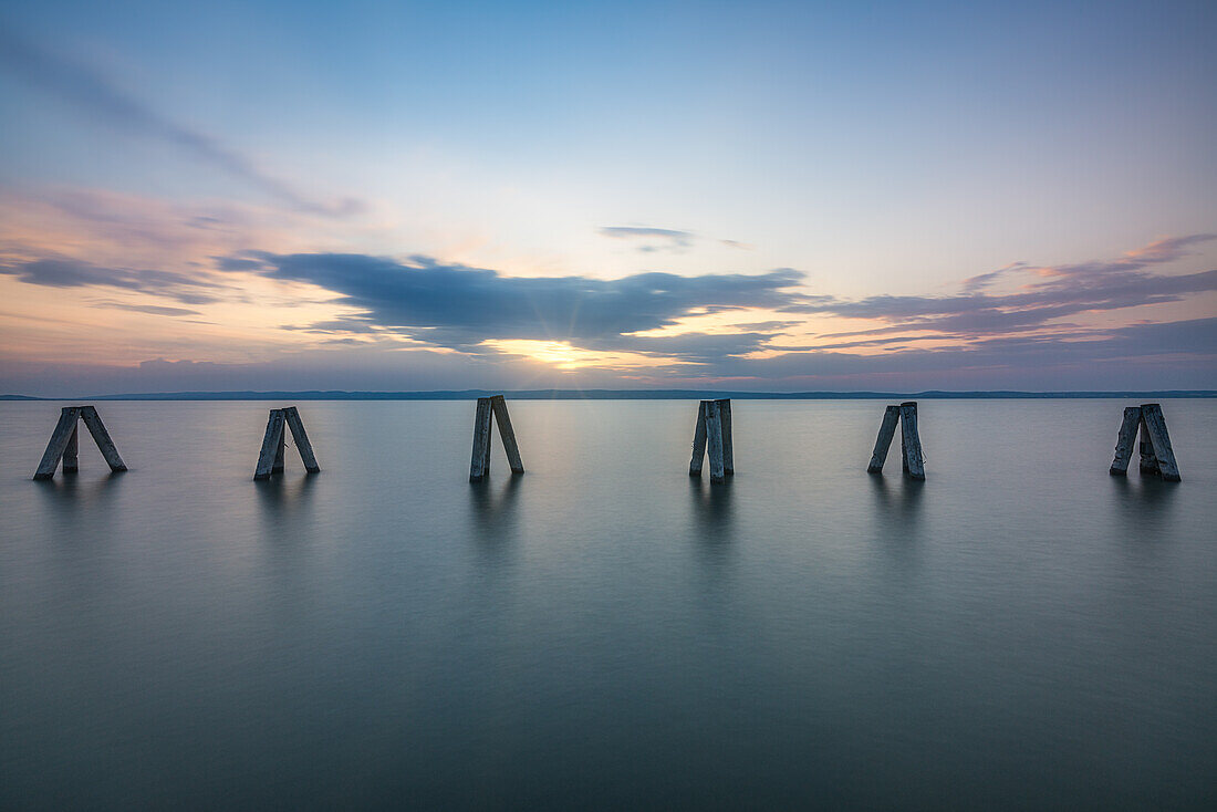 Sonnenuntergang am Neusiedler See im Burgenland, Österreich