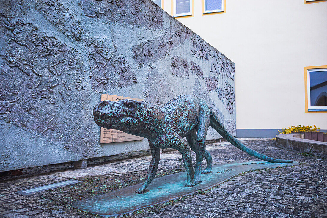 Chirotherium-Monument am Markt in Hildburghausen, Thüringen, Deutschland