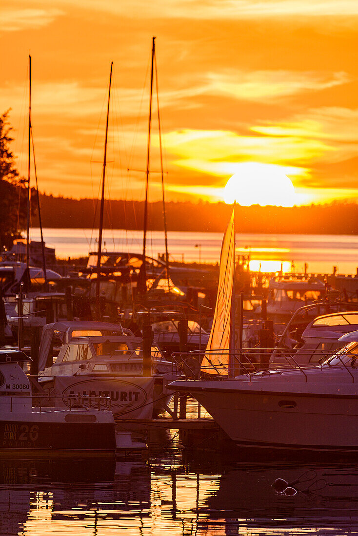 Sonnenuntergang am Hafen, Altstadt von Naantali, Finnland