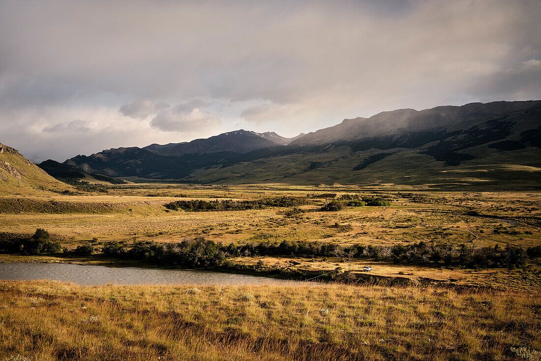 Steppenlandschaft bei El Chalten, Fitz Roy Massiv, Provinz Santa Cruz, Patagonien, Argentinien, Südamerika