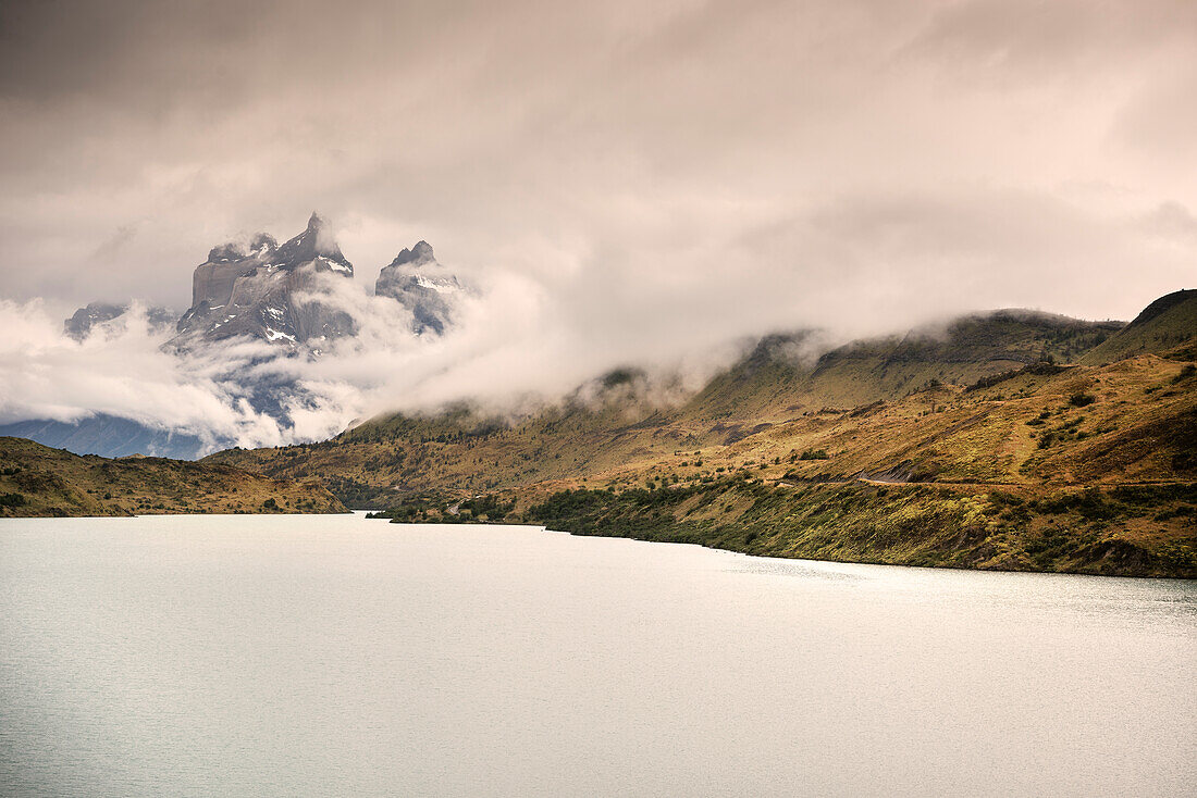 Cuernos del Paine mountain range, Lago el Toro, Torres del Paine National Park, Patagonia, Última Esperanza Province, Chile, South America