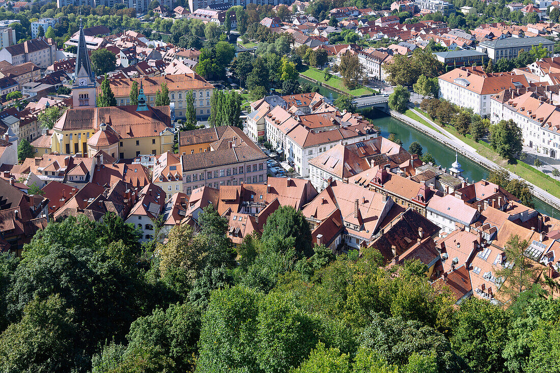 Ljubljana; city view; Stara Lubljana; Old town with Cerkev Sveta Jakoba, Jakobskirche