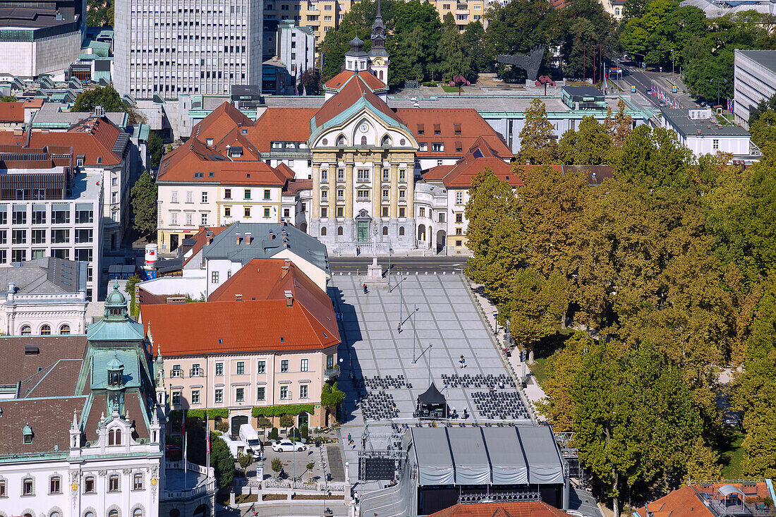 Ljubljana; Kongresni trg, Kongressplatz, Trnovo-Kirche, Slowenien