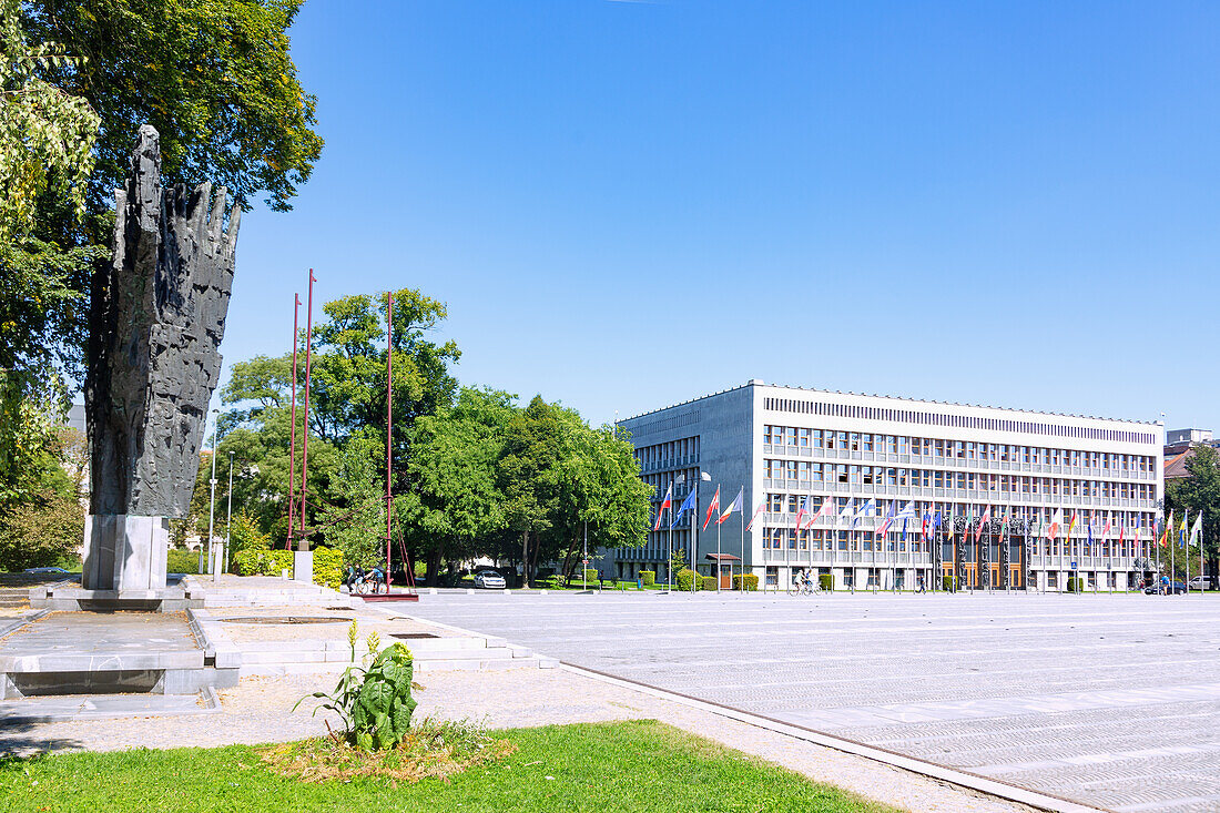 Ljubljana; Trg republike, Platz der Revolution, Parlament der Republik Slowenien, Slowenien