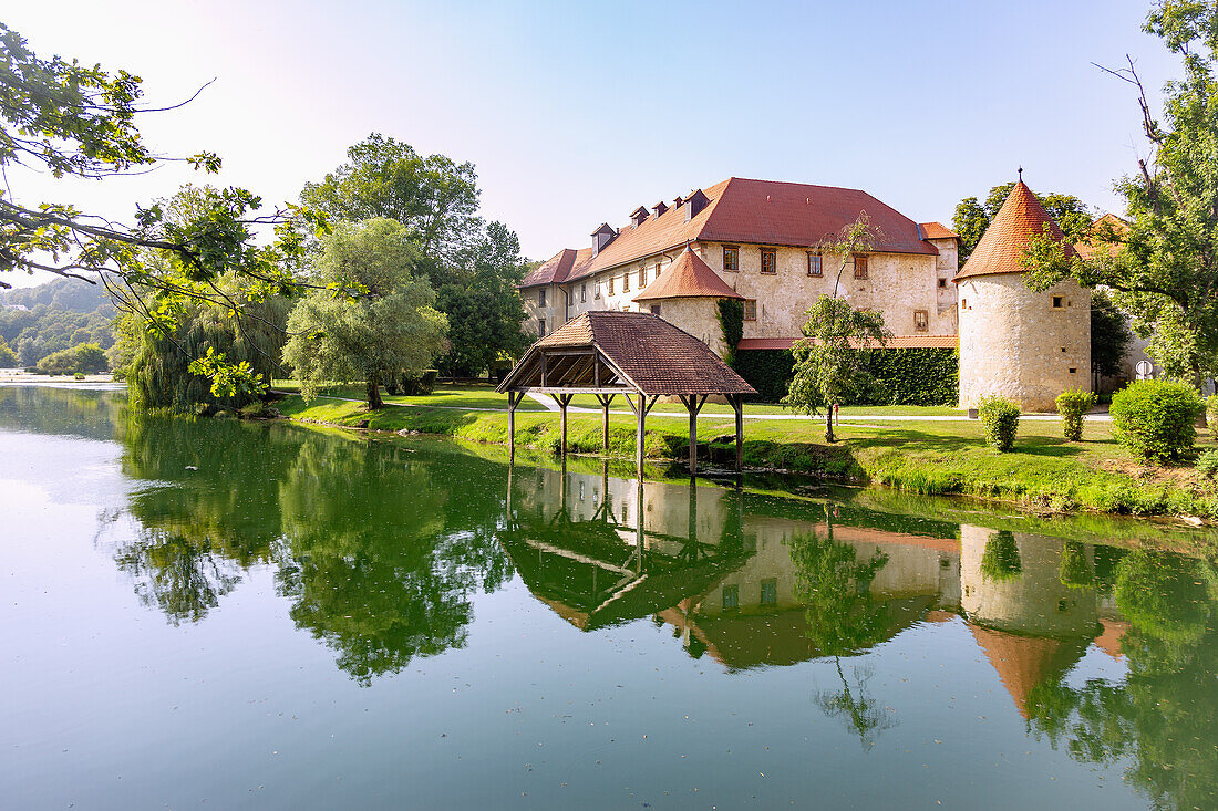 Schloss Otocec, Fluss Krka, Slowenien