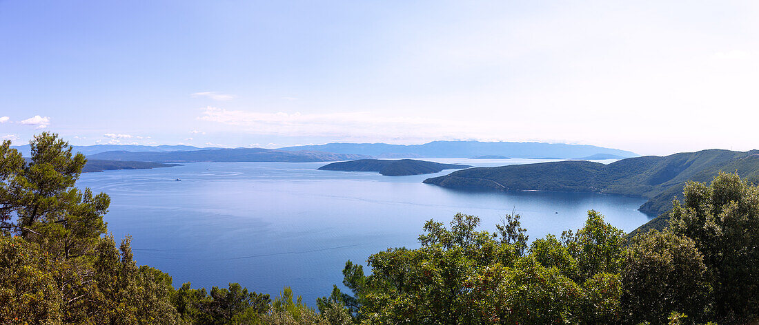 Inseln Cres, Plavnik und Krk, Ausblick von der Ostküste der Insel Cres bei Beli, Kroatien