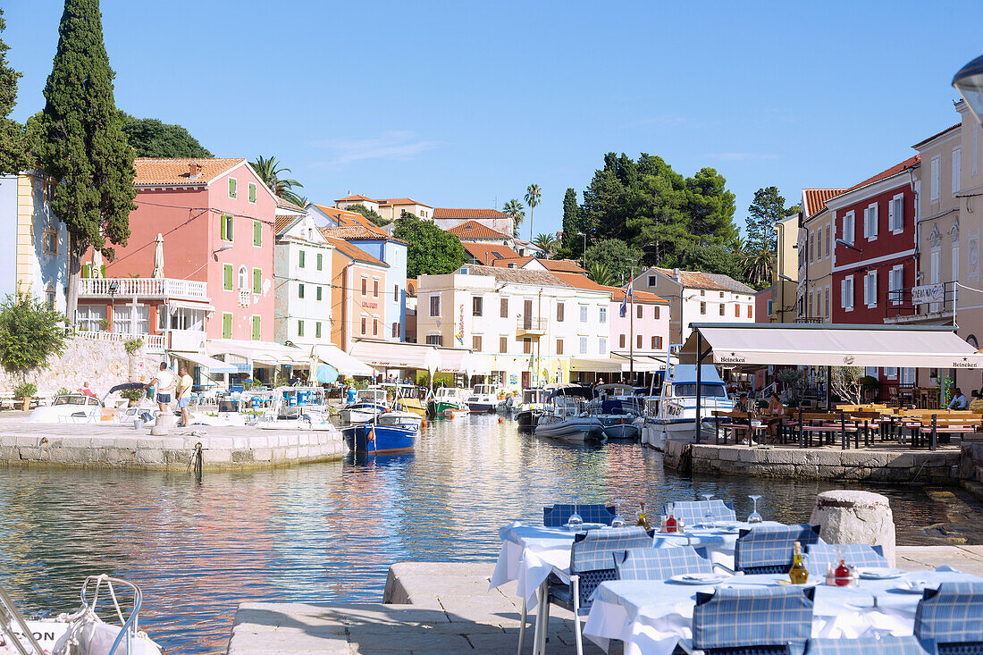 Veli Lošinj; Island Lošinj, port