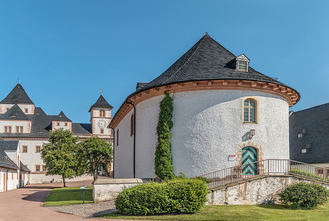 Brunnenhaus im Innenhof von Schloss Augustusburg, Sachsen, Deutschland
