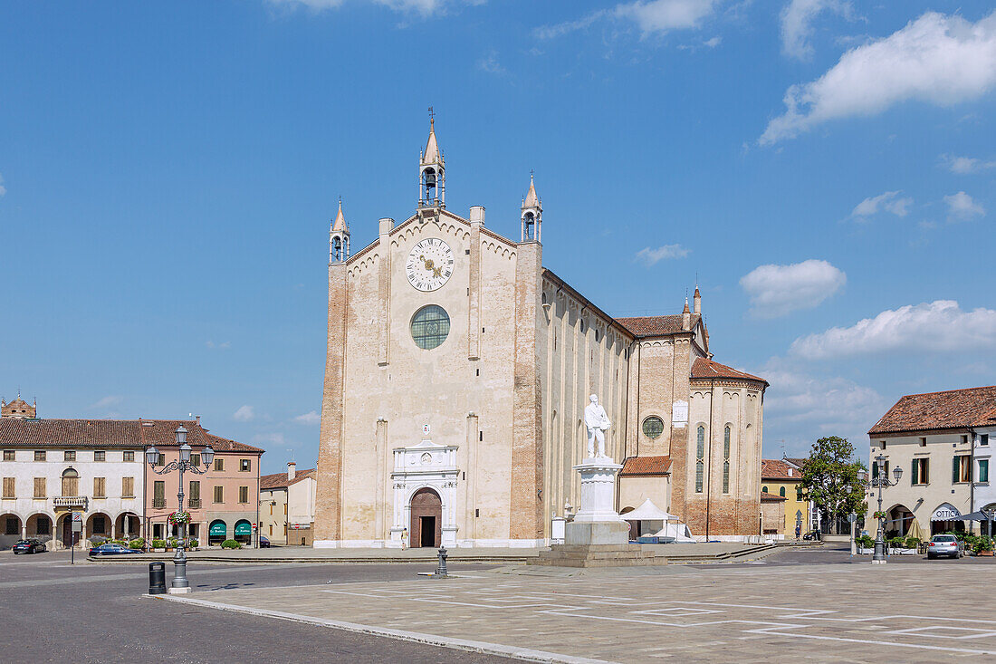 Montagnana, Piazza Vittorio mit Chiesa San Francesco, Venetien, Italien