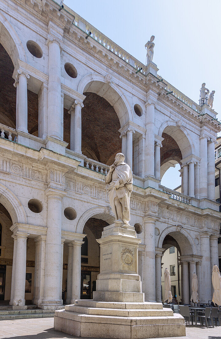 Vicenza; Piazzetta Palladio, Monument to Andrea Palladio