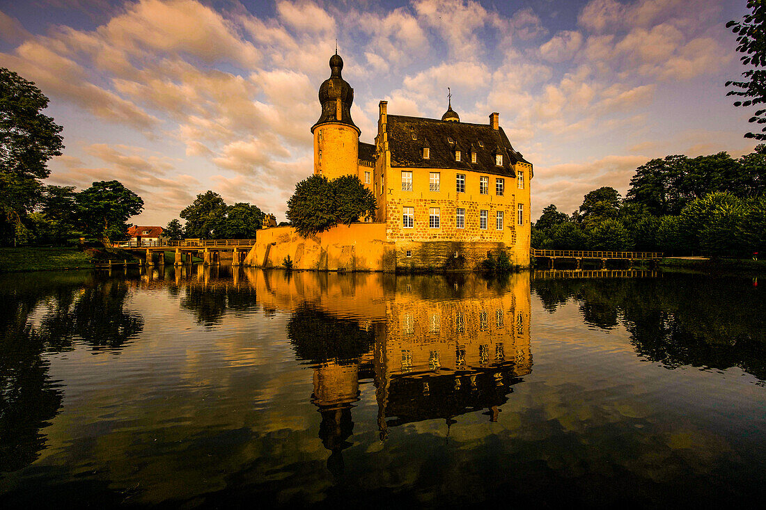 Moated Castle Gemen in the morning light, Borken, Munsterland; North Rhine-Westphalia, Germany