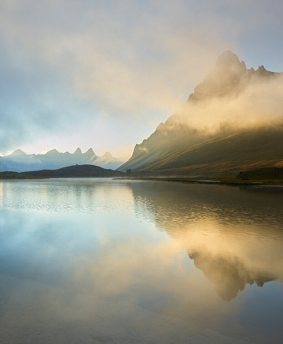 Sonnenuntergang am Lac de Cerces, Pic de la Ceinture, Rhones Alpes, Hautes-Alpes, Frankreich