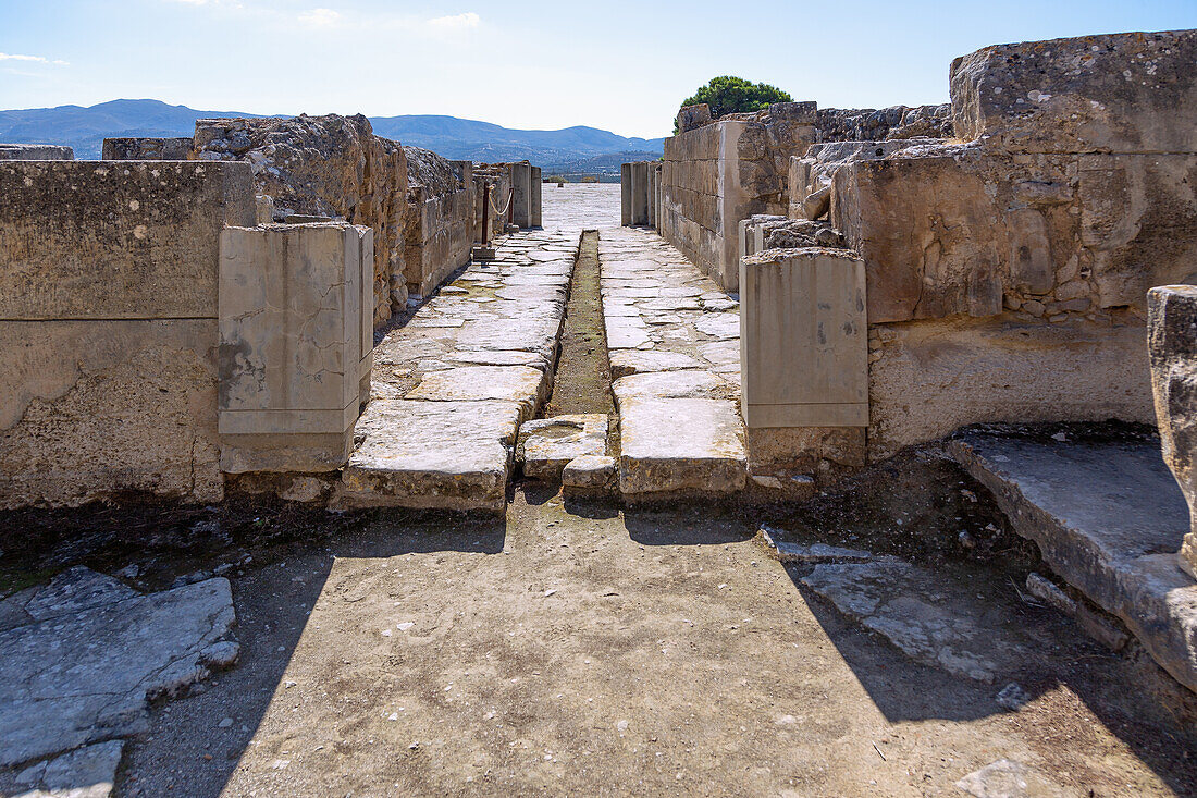 Festos, Phaistos, Ausgrabung, minoischer Palast, Durchgang zum Zentralhof, griechische Insel, Kreta, Griechenland