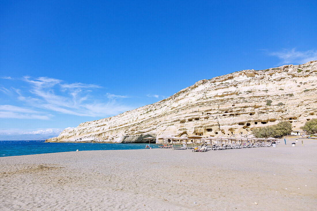 Matala; Strand, Höhlen, griechische Insel, Kreta, Griechenland