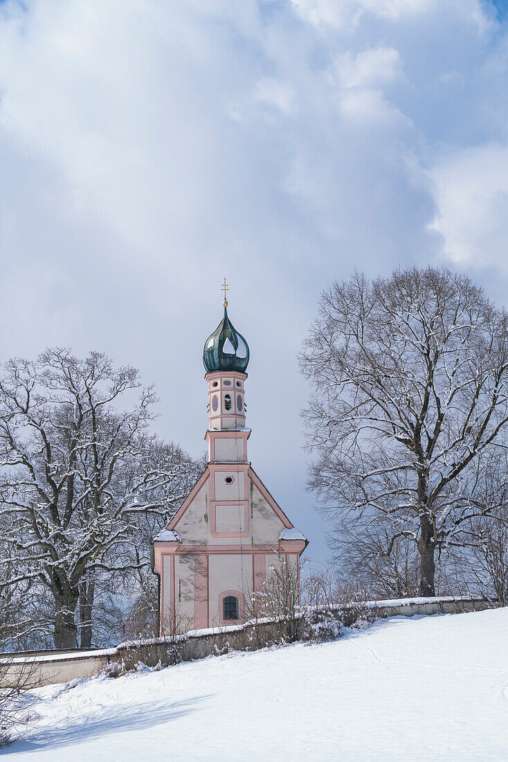 The little church of St. Georg in the Murnauer Moos in winter, Murnau, Bavaria, Germany