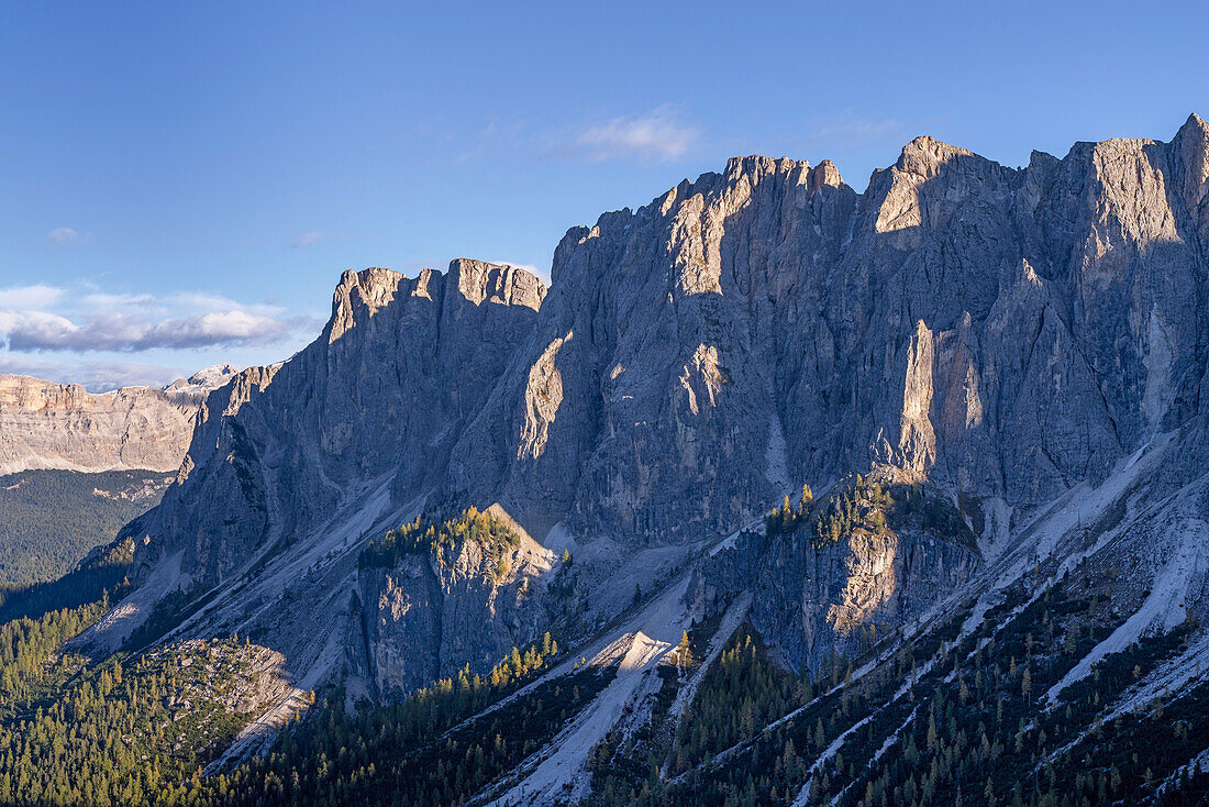 Hiking in the Puez-Geisler Nature Park, Lungiarü, Dolomites, Italy, Europe