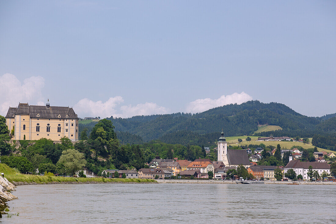 Grein an der Donau, Greinburg Castle, Parish Church of St. Giles