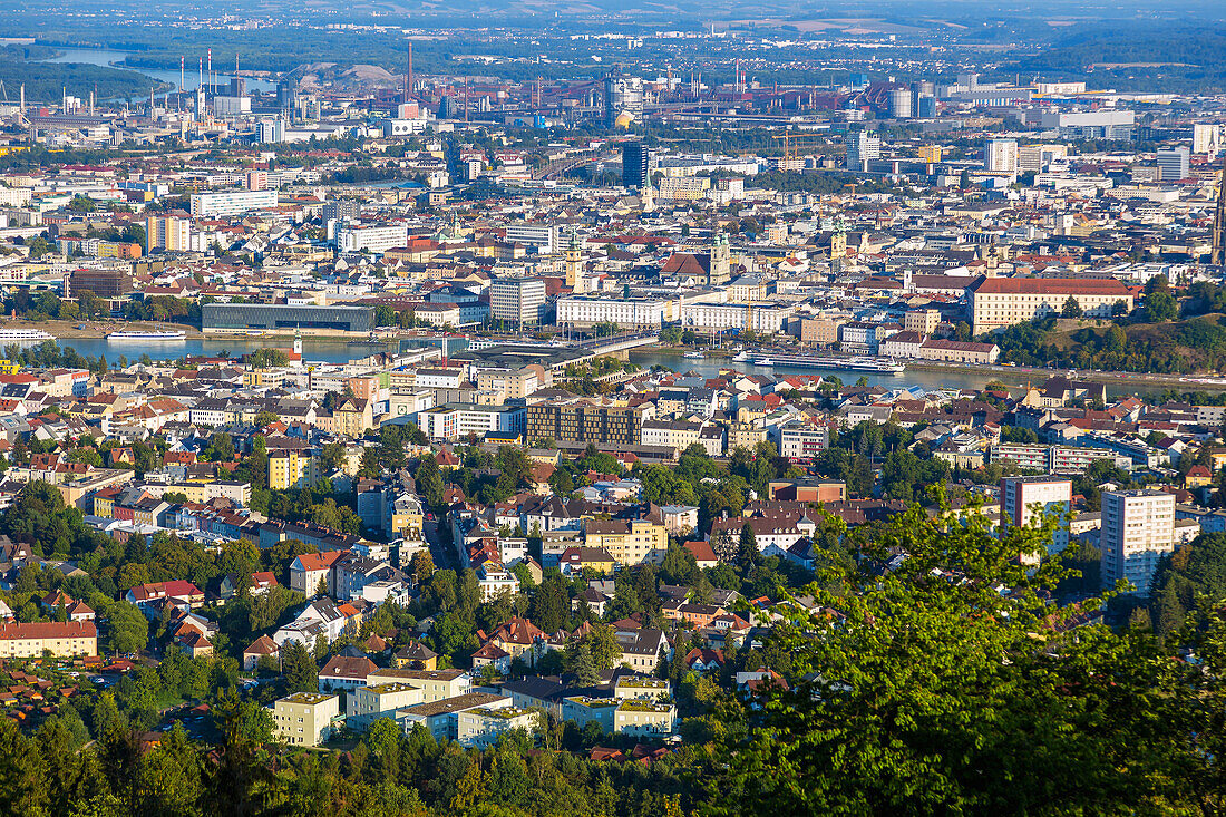 Linz, Stadtpanorama, Aussichtsplatz Pöstlingberg, Oberösterreich, Österreich