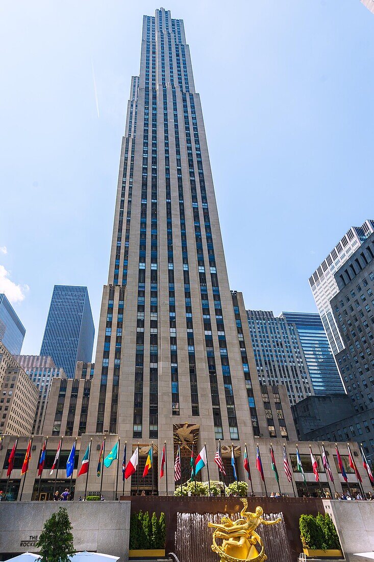 New York City, Manhattan, Midtown, Rockefeller Center, Sunken Garden mit vergoldetem Prometheus, General Electric Building, USA