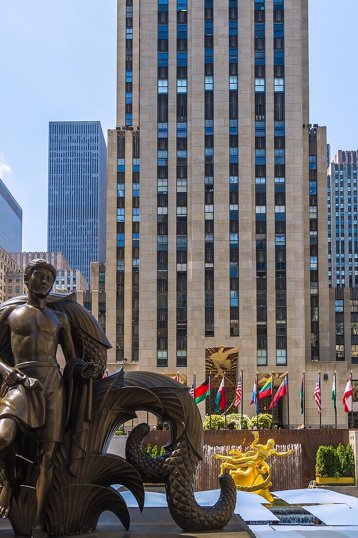 New York City, Manhattan, Midtown, Rockefeller Center, Sunken Garden mit vergoldetem Prometheus, USA