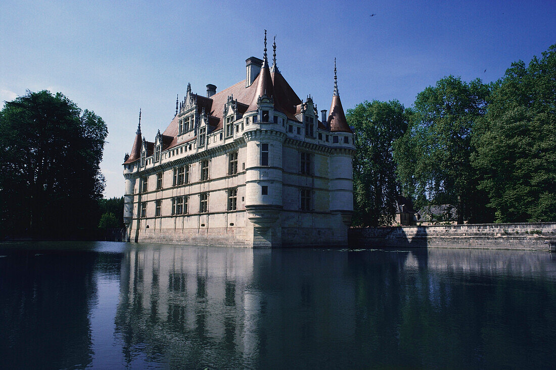Castle at waterfront, Chateau d'Azay-Le-Rideau, Indre River, Azay-Le-Rideau, Loire Valley, France