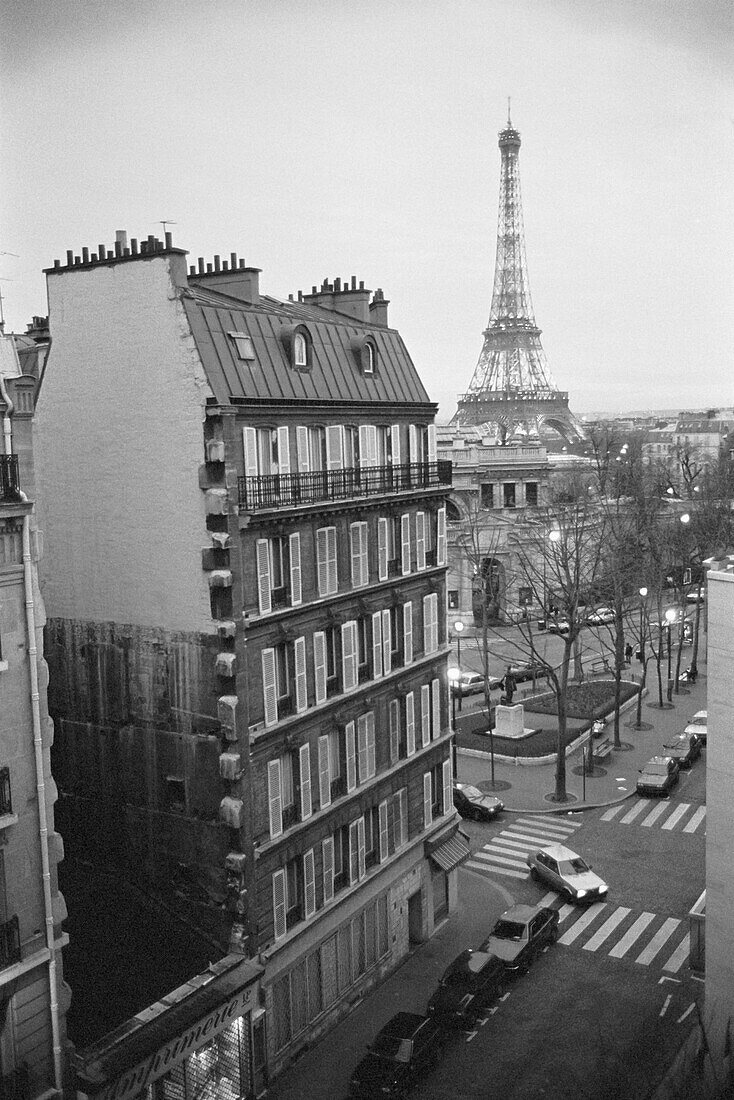 Paris mit Blick auf den Eiffelturm, Ile-de-France, Frankreich